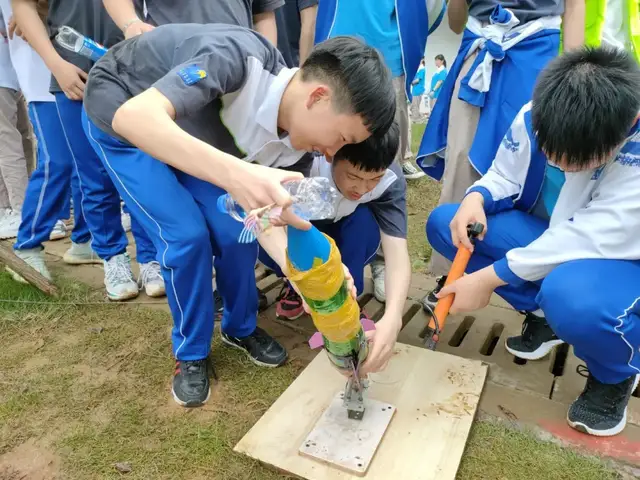 拓展综合素养 赓续红色基因——湘钢一中十二中校区八年级开展主题研学活动
