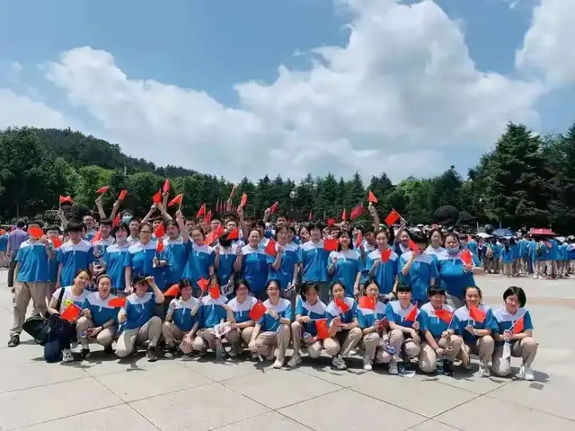 拓展综合素养 赓续红色基因——湘钢一中十二中校区八年级开展主题研学活动