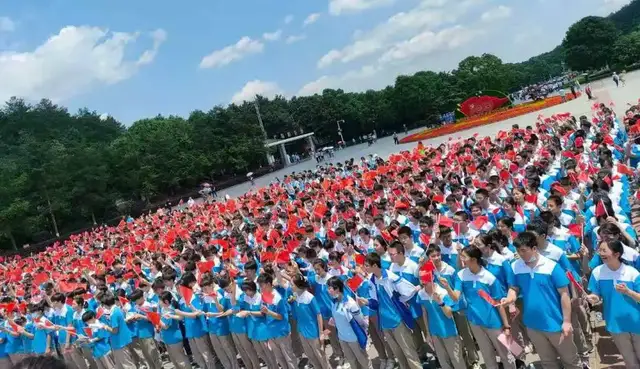 拓展综合素养 赓续红色基因——湘钢一中十二中校区八年级开展主题研学活动