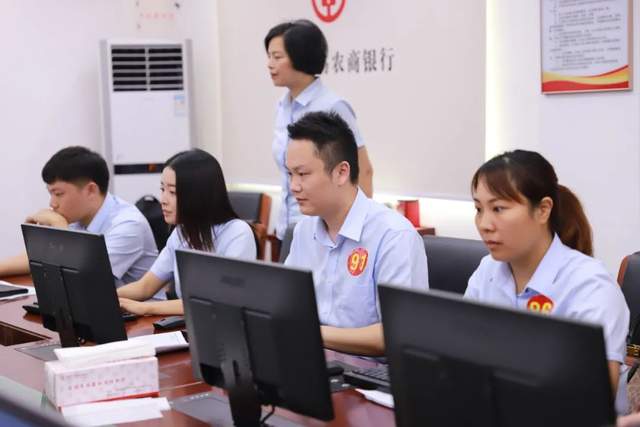 湘潭天易农商银行开展“弘扬工匠精神 献礼建党百年”业务技能比武活动