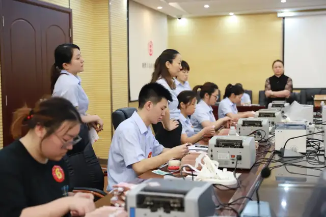湘潭天易农商银行开展“弘扬工匠精神 献礼建党百年”业务技能比武活动