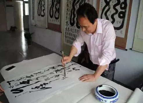 邓先金获《一代翘楚艺坛巨匠》殊荣
