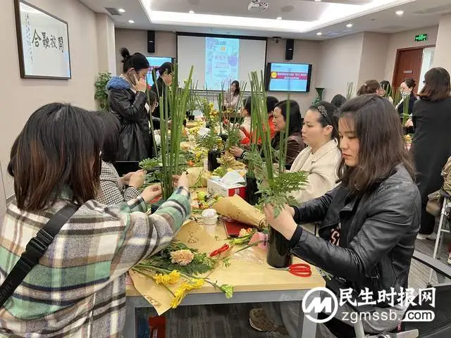 招行湘潭分行携手湘潭高新区总工会开展“女神季鲜花艺术”活动