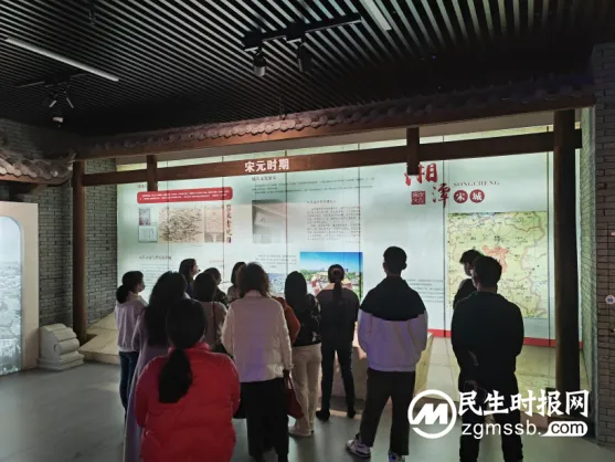 阳春三月人面红，三八佳节暖心中 湘机中学开展庆祝“三八”妇女节活动