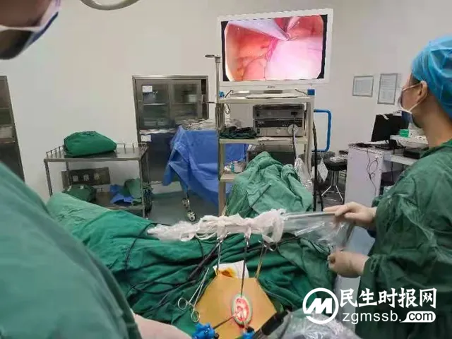 最微创的手术方式：经脐单孔免气腹腹腔镜手术