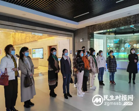 阳春三月人面红，三八佳节暖心中 湘机中学开展庆祝“三八”妇女节活动