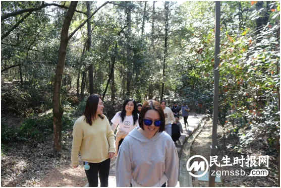 览金霞风光，扬巾帼力量 湘潭京湘供水开展三八妇女节登山活动
