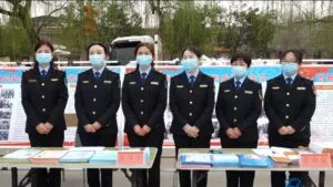 河南获嘉县开展3 15消费维权暨销毁不合格食品药品展示活动