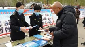 河南获嘉县开展3 15消费维权暨销毁不合格食品药品展示活动