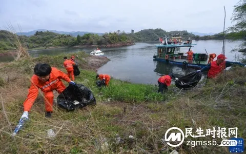 党员志愿者助力水域清洁 守护千岛湖一湖秀水