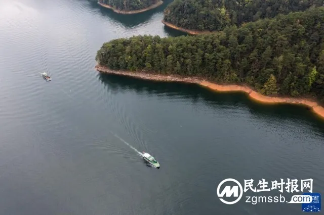 党员志愿者助力水域清洁 守护千岛湖一湖秀水 党员志愿者助力水域清洁 守护千岛湖一湖秀水