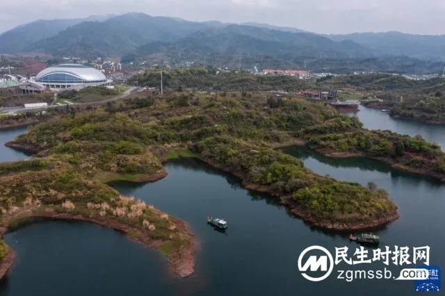 党员志愿者助力水域清洁 守护千岛湖一湖秀水 党员志愿者助力水域清洁 守护千岛湖一湖秀水