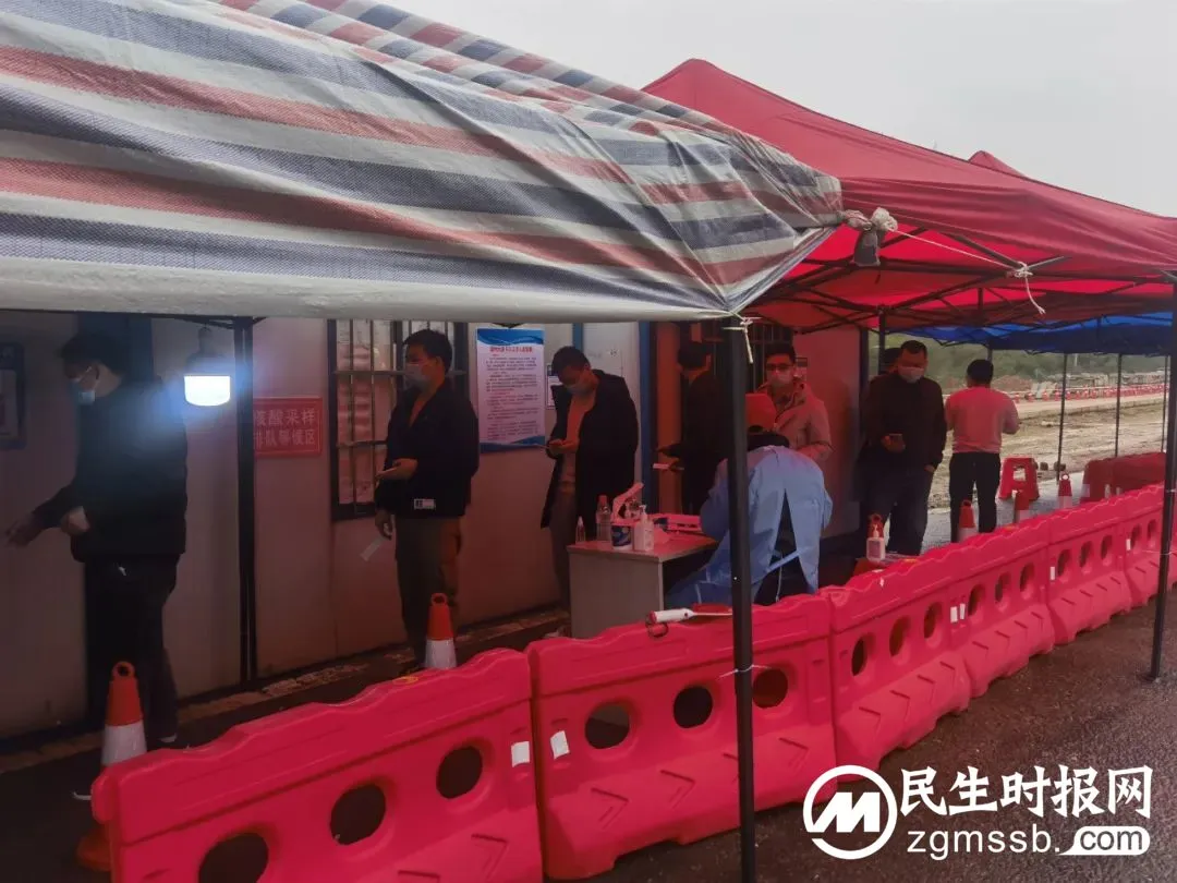 用真情与大爱架起温馨服务的“连心桥”——湘潭市中医医院工会开展“抗疫有我 暖心盒饭”服务活动 用真情与大爱架起温馨服务的“连心桥”——湘潭市中医医院工会开展“抗疫有我 暖心盒饭”服务活动