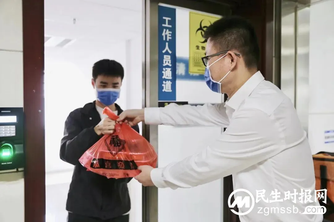“暖心盒饭”，让战“疫”人员暖胃又暖心