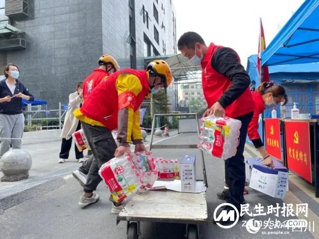 成都“小牛哥”志愿服务队：我们就想帮忙做点事