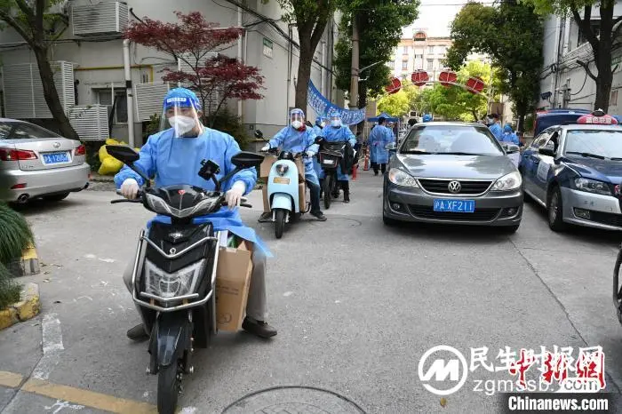 上海:志愿者组花式“爱心车队”解决配送“最后100米” 上海:志愿者组花式“爱心车队”解决配送“最后100米”