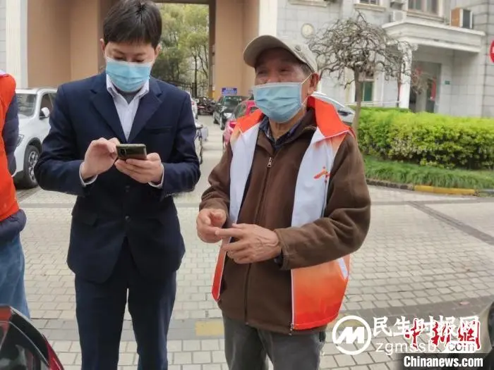 见面“随机组合” 沪上志愿行动“全家总动员” 见面“随机组合” 沪上志愿行动“全家总动员”