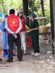 抗 疫 路 上 的 不 倦 人