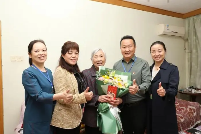 致敬!最美丽的白衣天使 | 湘潭市中心医院开展庆祝第111个国际护士节系列慰问活动