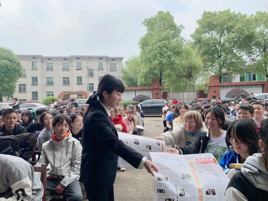 【少年审判·守护未来】中路铺法庭送法进校园