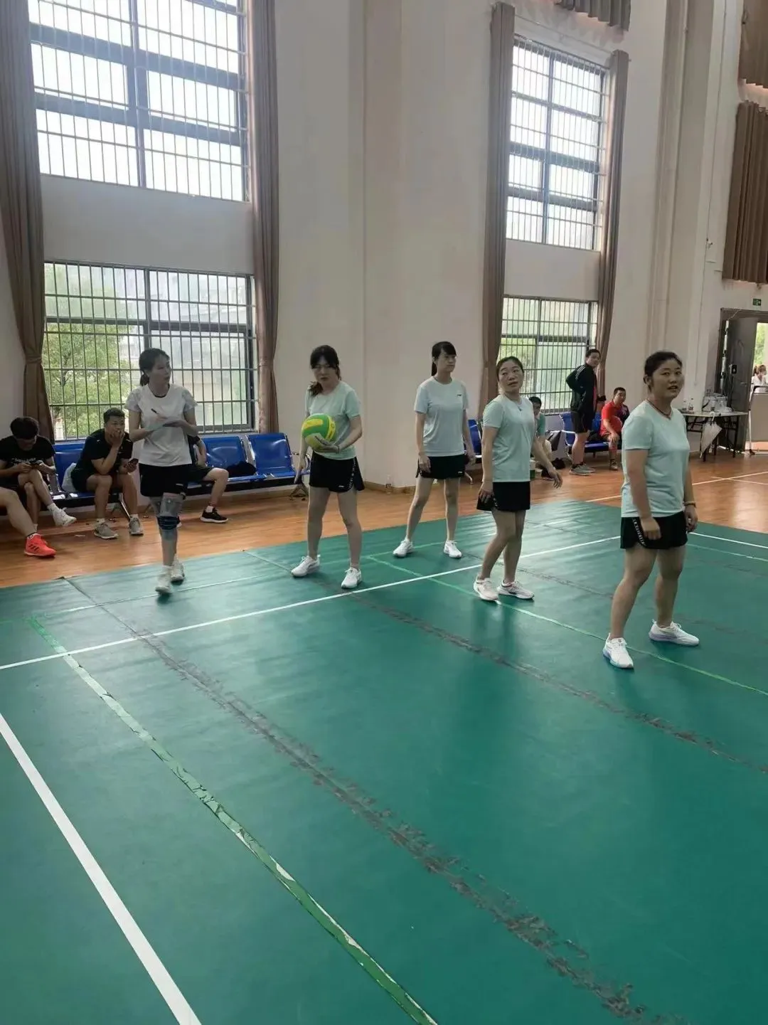 湘潭县人民法院首次参加气排球比赛获得佳绩