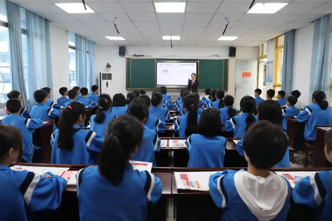“利剑护蕾”射埠法庭送法进校园活动 “利剑护蕾”射埠法庭送法进校园活动