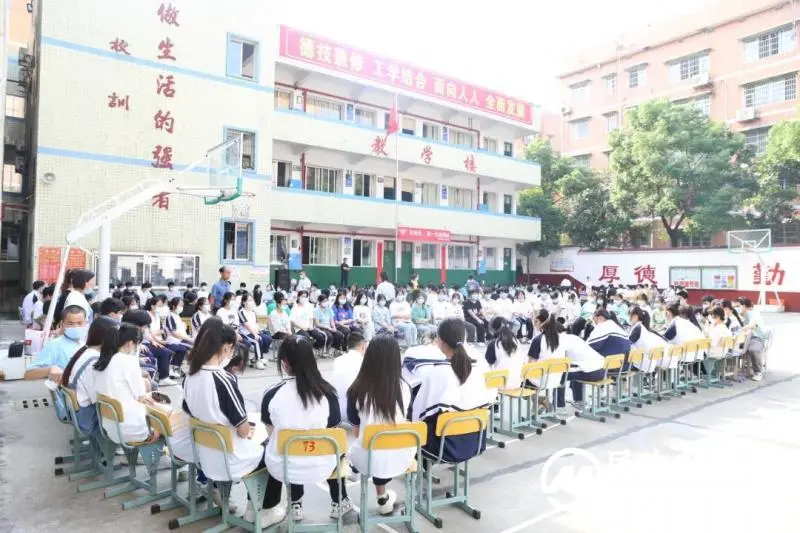 湘潭县人民医院开展2022年“现场救护--第一目击者行动”公众急救知识技能培训进校园