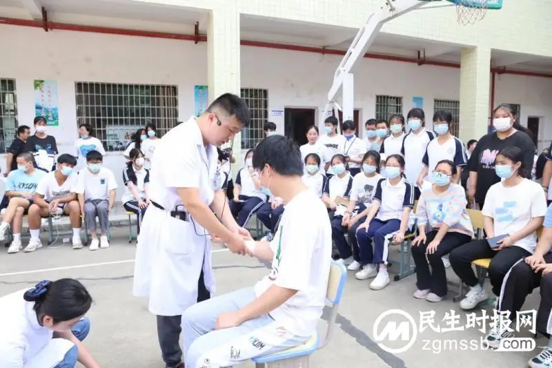 湘潭县人民医院开展2022年“现场救护--第一目击者行动”公众急救知识技能培训进校园