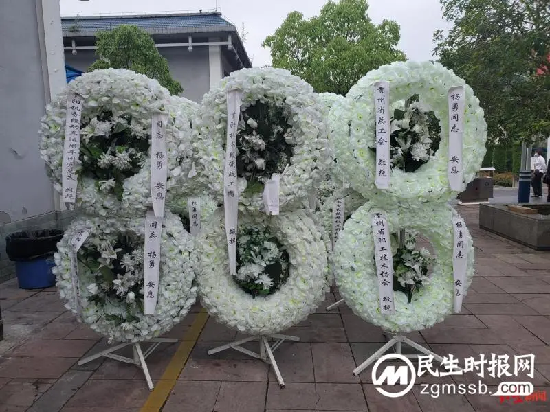 殉职司机杨勇行李箱上的挂件看到泪目 殉职司机杨勇行李箱上的挂件看到泪目