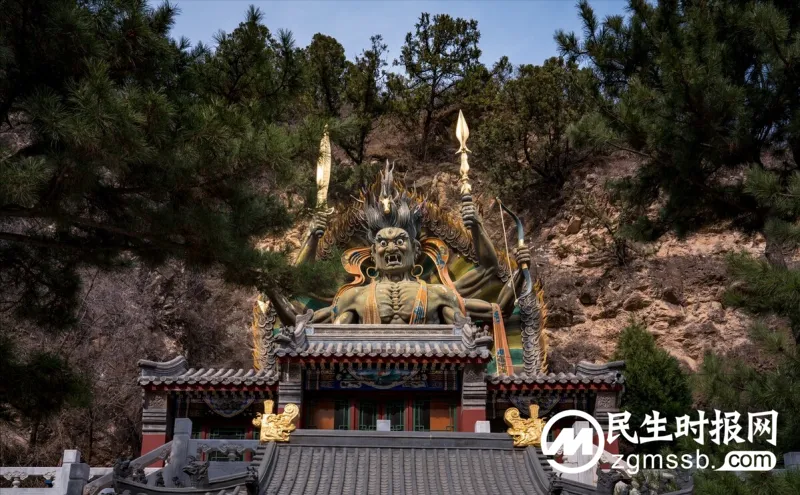 我国“魔幻”的古寺，佛像面目狰狞让人害怕，游客：感觉来了剧组