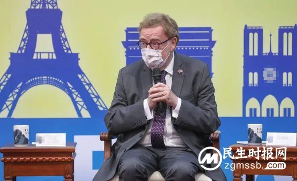 法国议员窜访台湾,比了这个手势 法国议员窜访台湾,比了这个手势