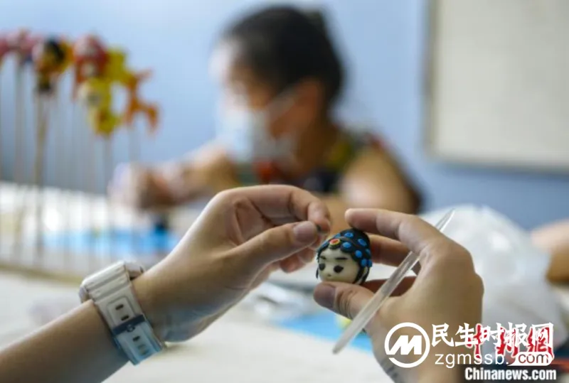 乌鲁木齐：小学生学习非遗技艺