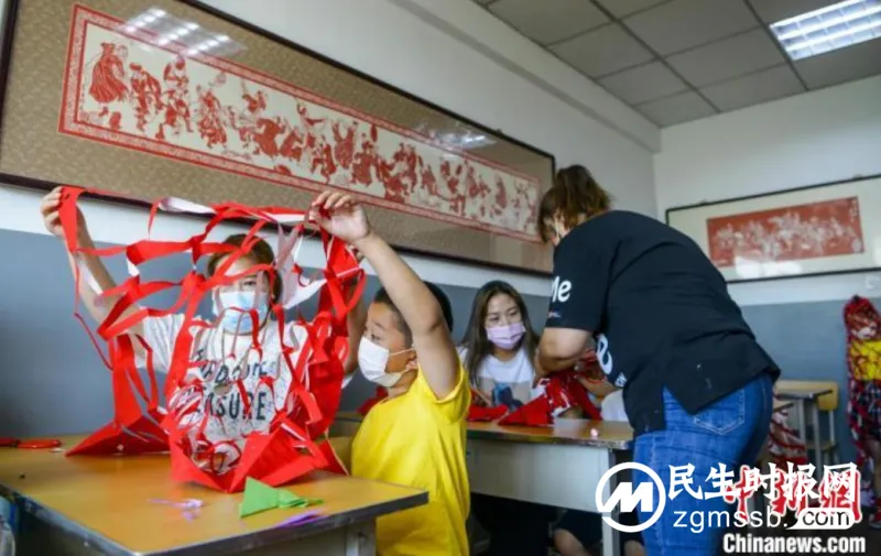 乌鲁木齐：小学生学习非遗技艺