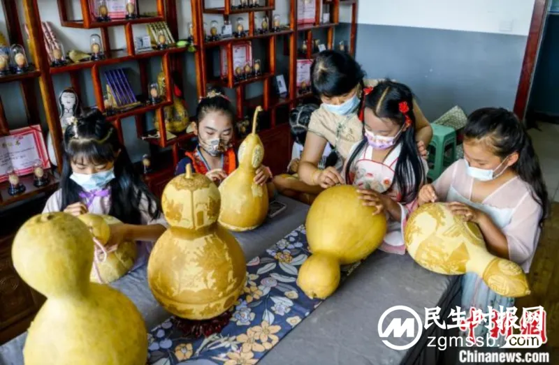 乌鲁木齐：小学生学习非遗技艺