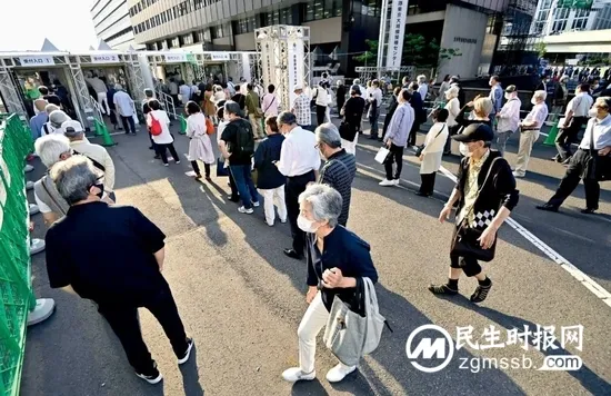 国内“脆弱”的老年人为何不愿打新冠疫苗？