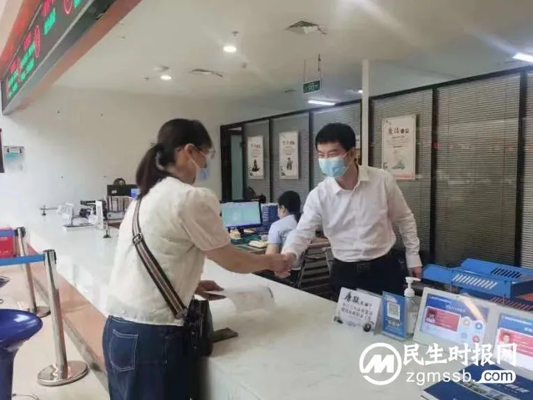 湘潭市领导现场体验市住建局园区房产管理处办事流程 湘潭市领导现场体验市住建局园区房产管理处办事流程