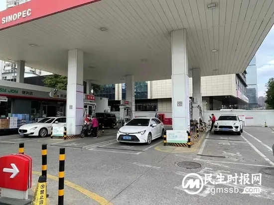 多地95号汽油进入“十元时代” 中国的油价算贵吗？