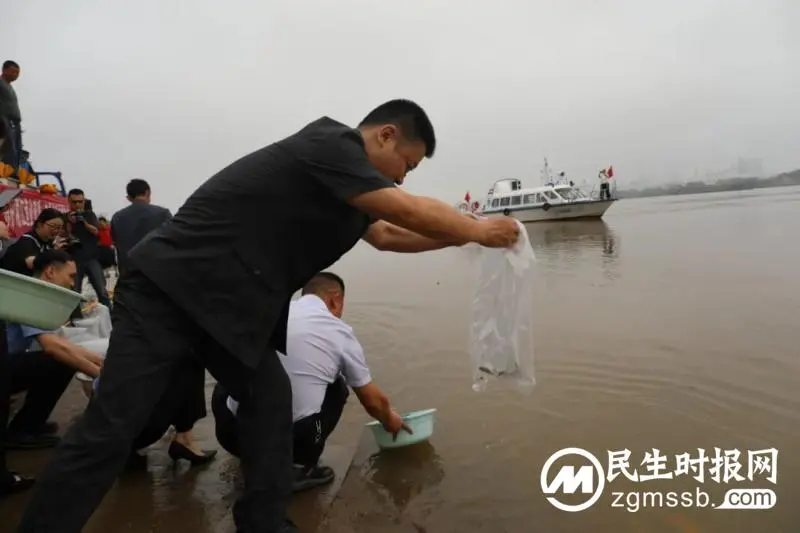 湘潭县法院：增殖放流，用“天平红”守护“生态绿”