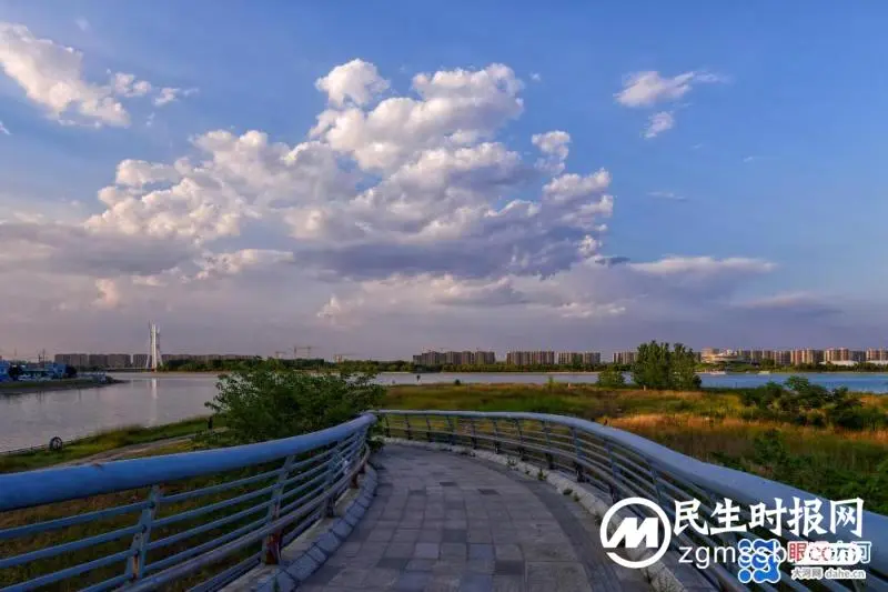 这云有点不正经，强对流天气出美景