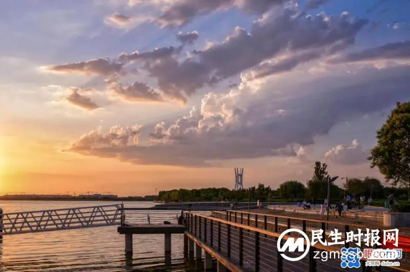 这云有点不正经，强对流天气出美景