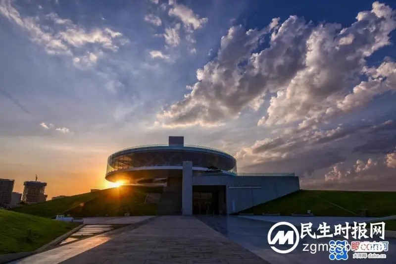 这云有点不正经，强对流天气出美景
