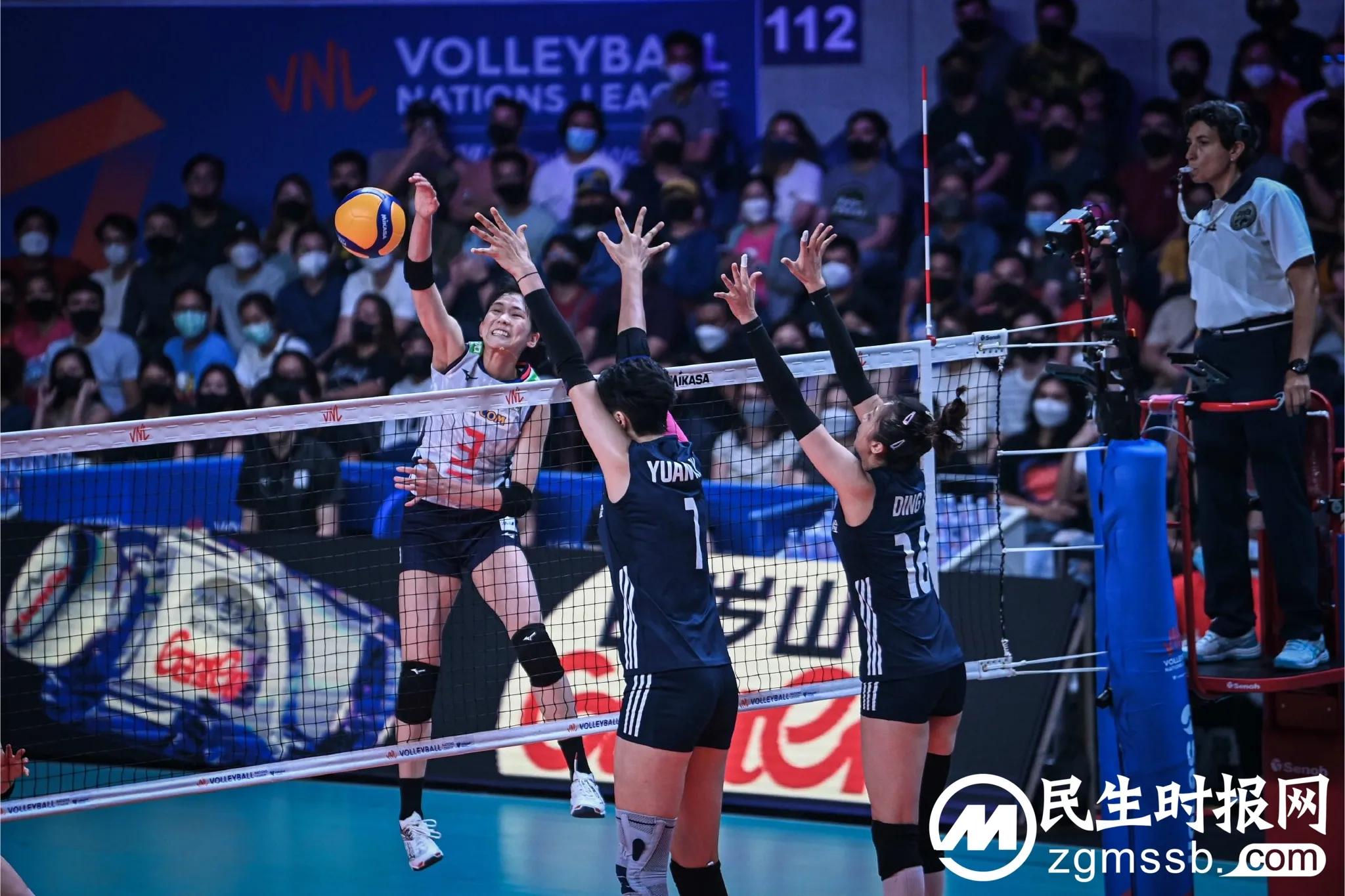 蔡斌回归现场!中国女排1比3负日本女排 蔡斌回归现场!中国女排1比3负日本女排