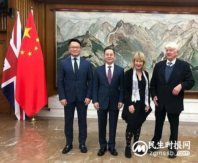 约翰逊父亲要“穿越新疆”，反华政客圈炸了！