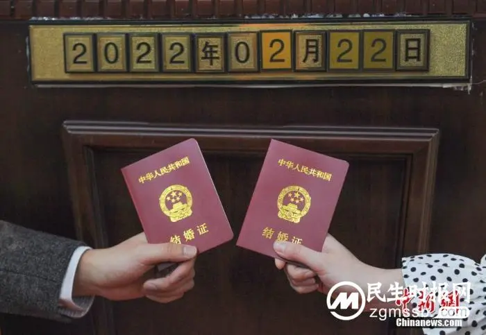 平均初婚年龄28.67岁，中国人为啥结婚越来越晚？