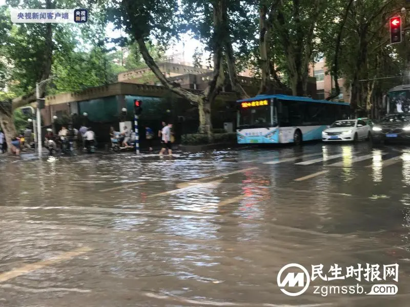 江苏多地暴雨来袭 13市409个乡镇(街道)降水量超50mm