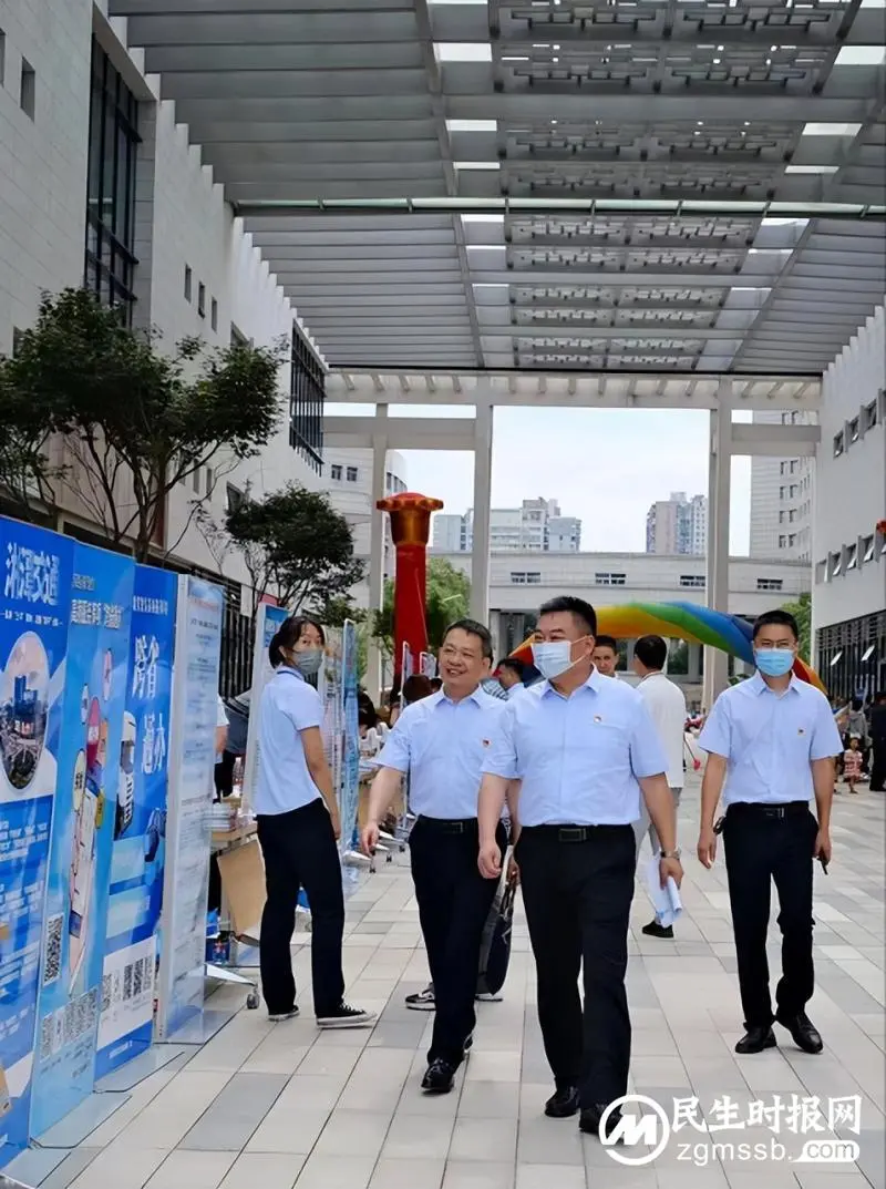 湘潭市首届“政务公开主题日”活动举行 湘潭市首届“政务公开主题日”活动举行