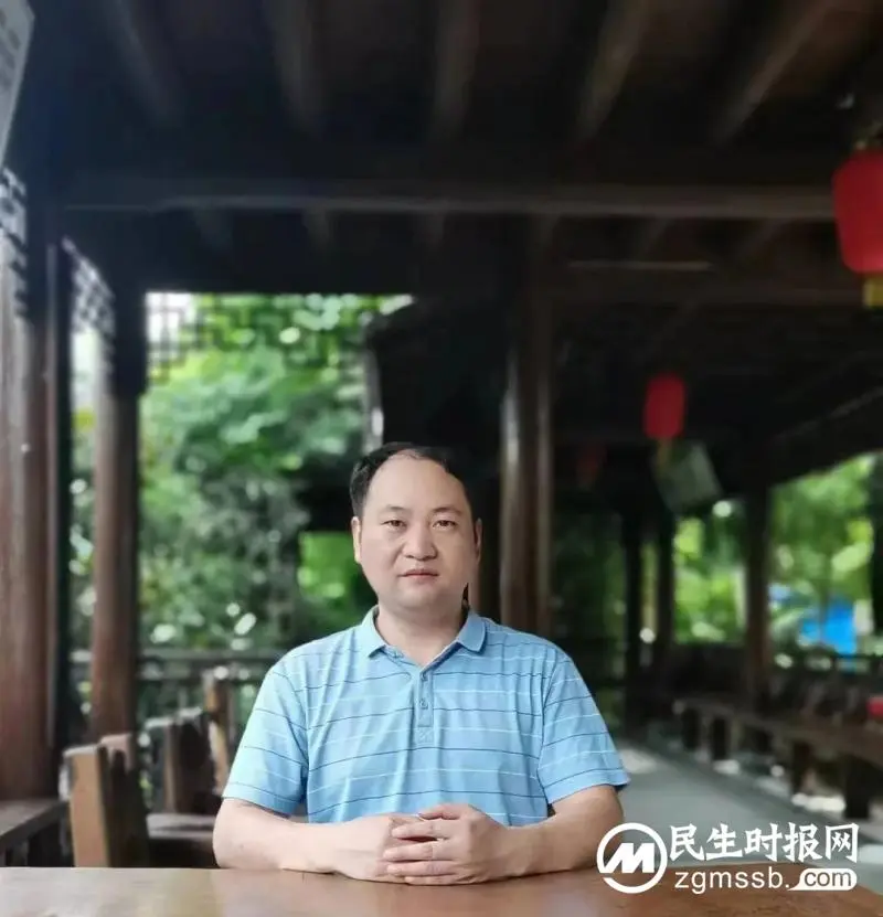 让梦想在三尺讲台熠熠生辉 让梦想在三尺讲台熠熠生辉