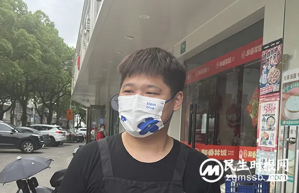 上海浦东一公交车滑入河道，救人者回忆事发经过