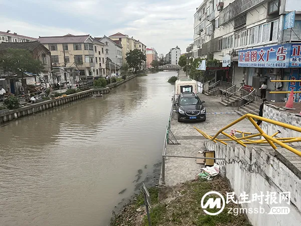 上海浦东一公交车滑入河道，救人者回忆事发经过
