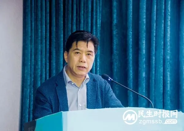 退休前一个月反常辞职，张华宇案情曝光